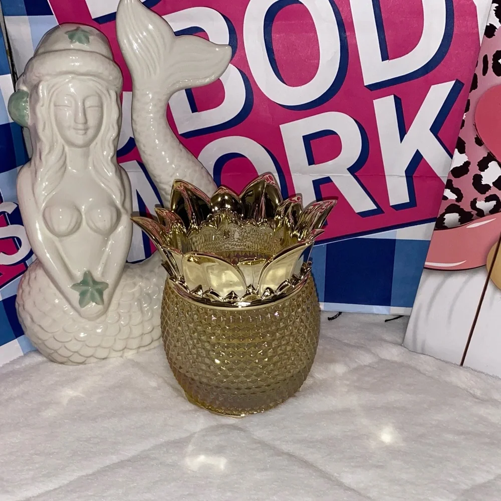 BATH AND BODY WORKS GOLD TEXTURED PINEAPPLE FOAMING HAND SOAP HOLDER
